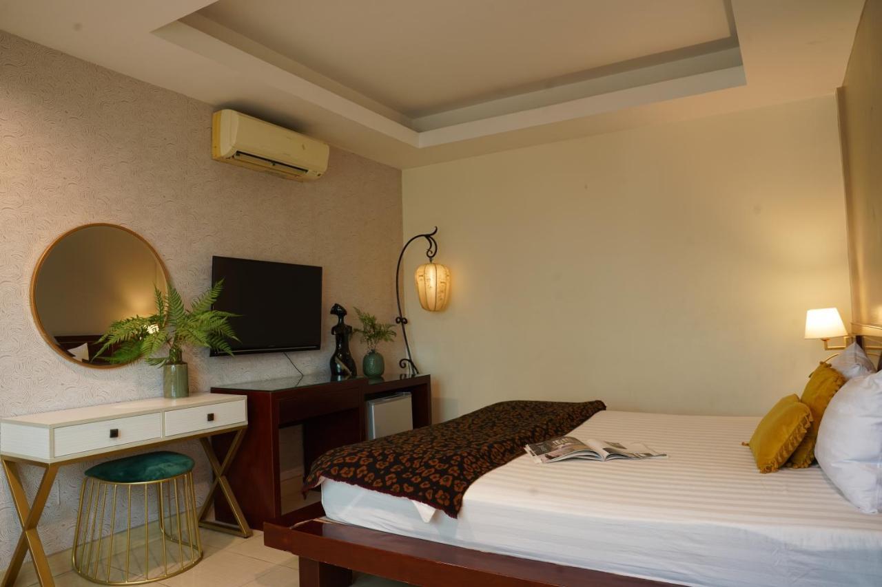 Trang An Hotel - 5 Minutes Landmark 81 Ho Chi Minh City Exterior photo